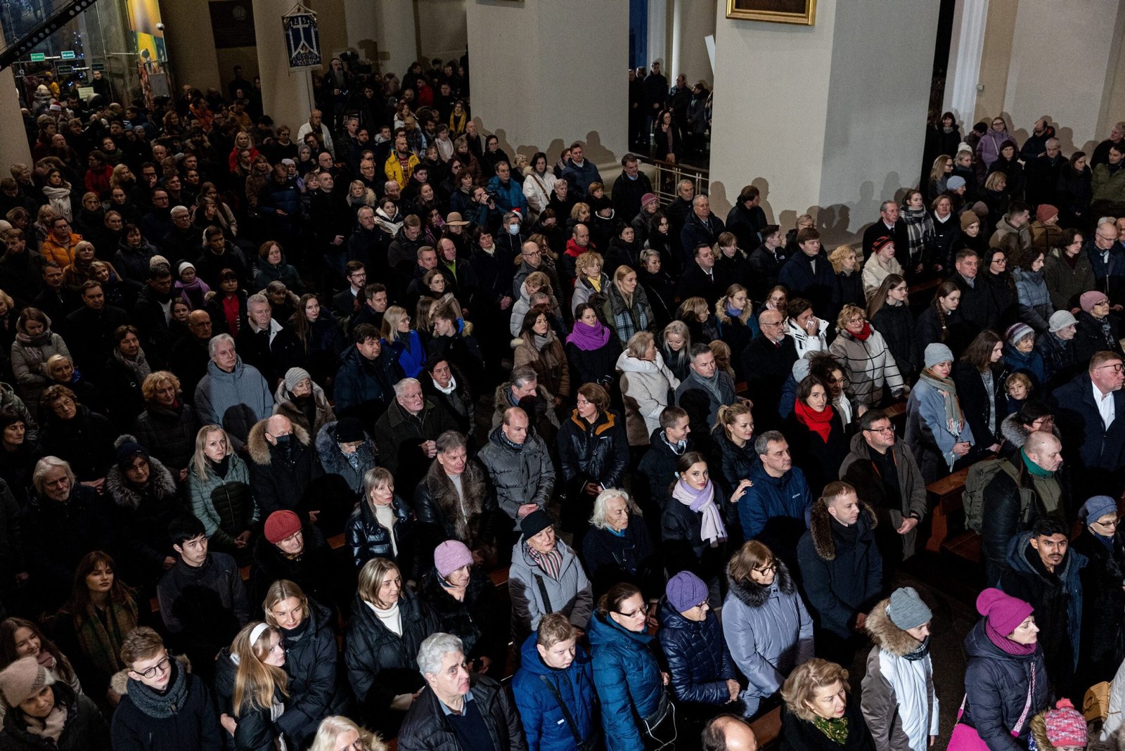 Vilniaus tikintieji arkikatedroje / BNS nuotr.