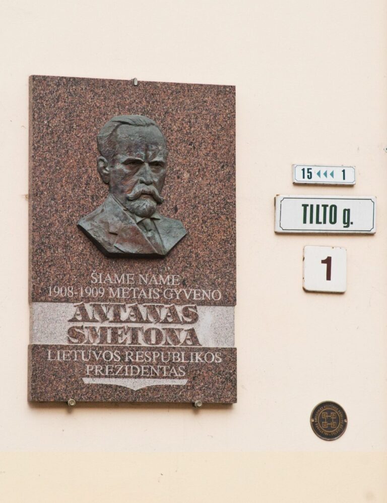 Vilniaus taryba svarstys paminklą A. Smetonai statyti šalia Vilniaus senojo teatro