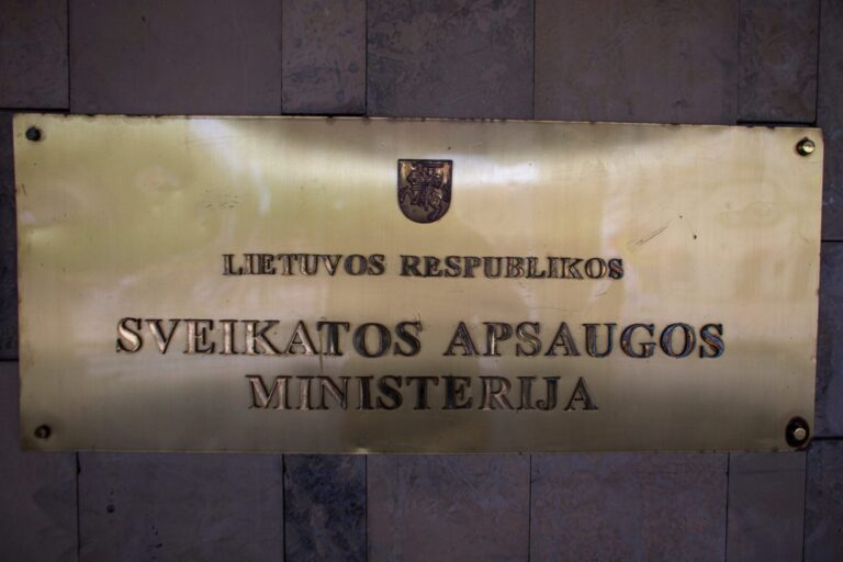 SAM: reikia atsisakyti dalies darbuotojų privalomo testavimo dėl koronaviruso