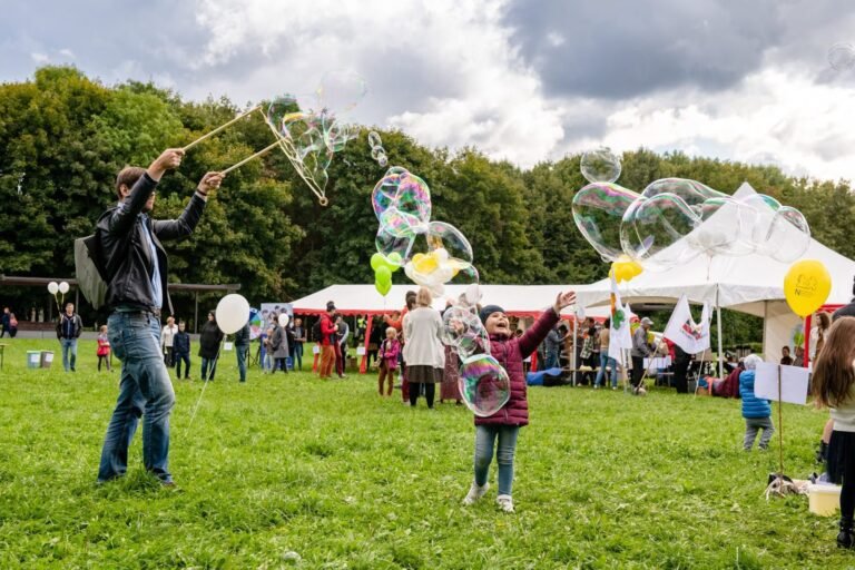 Tūkstančiai žmonių Kaune šventė Šeimų bendrystės dieną