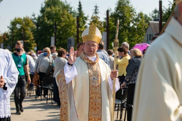 Telšių vyskupas A. Jurevičius: džiugu išgirsti gatvėje jaunimą, kalbantį žemaitiškai