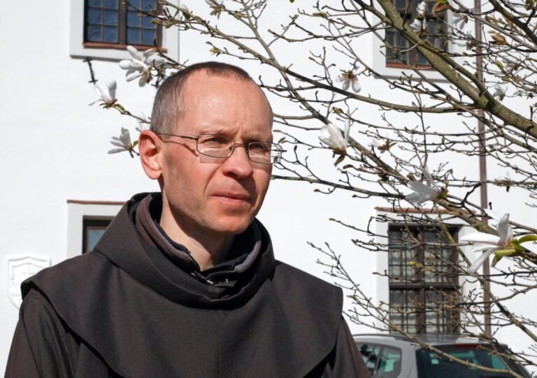 Brolis Ramūnas Mizgiris OFM: malda už mirusiuosius yra dėkingumo ženklas