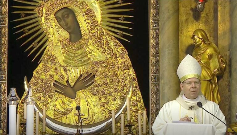 Arkivyskupas Gintaras Grušas: Marija kviečia mus būti gailestingus