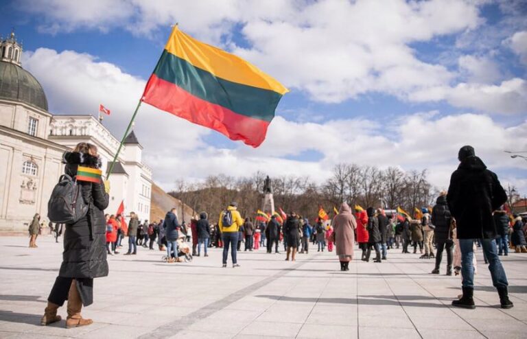 Savaitgalį per tūkstantį žmonių Vilniuje protestavo prieš pandemijos valdymo politiką