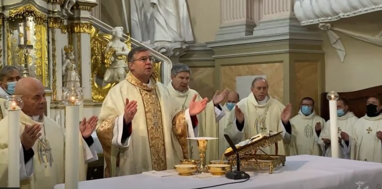 Marijos diena Šiluvoje: klausykimės Šv. Dvasios klausydami vieni kitų