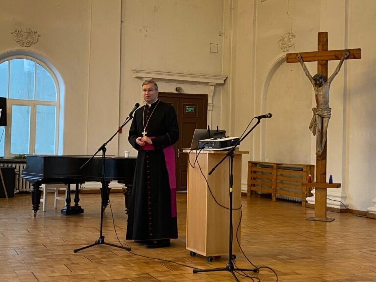 Kunigų konferencijoje – broliškas sinodinis pasikalbėjimas ir prieššventinė agapė