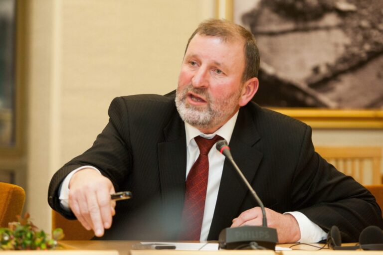 Signataras Jonas Šimėnas: civilinės sąjungos įstatymas yra antikonstitucinis