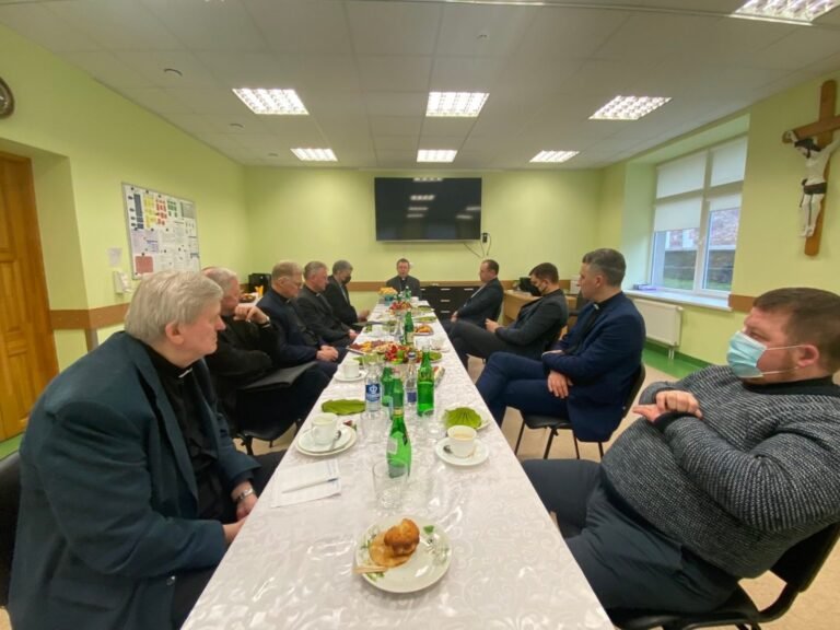 Telšių vyskupijos dekanai posėdyje didžiausią dėmesį skyrė sinodiniam keliui