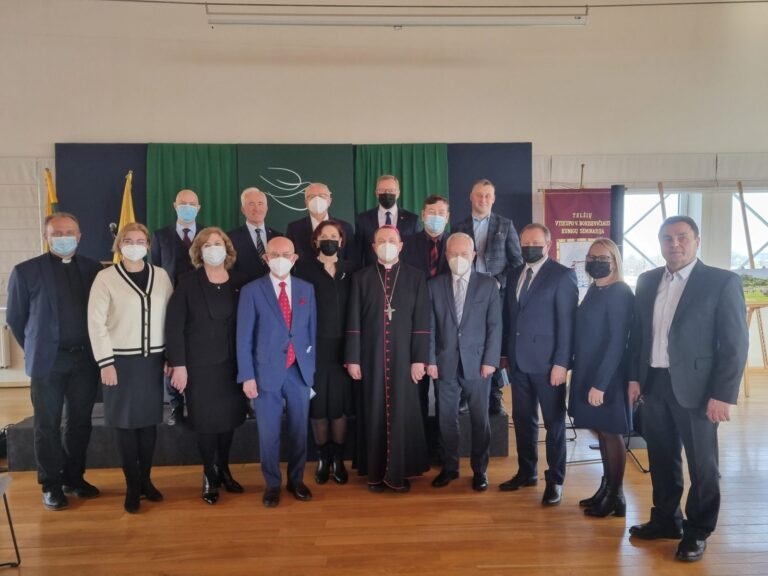 Telšių vyskupas A. Jurevičius susitiko su Seimo nariais