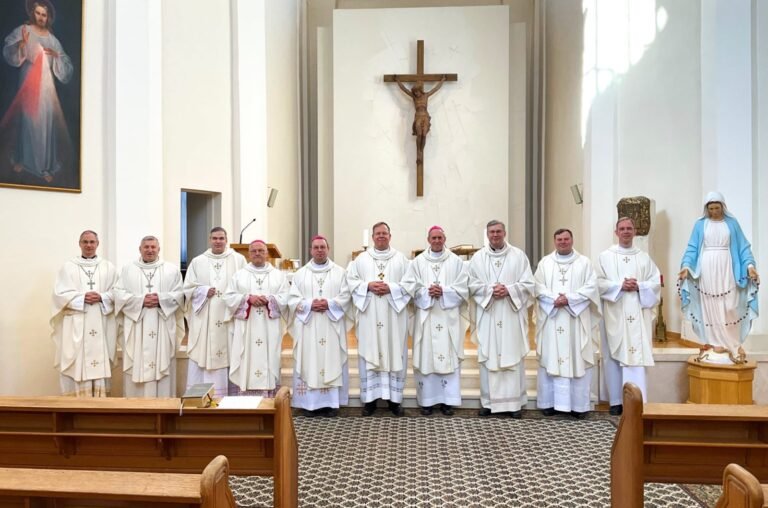 Lietuvos vyskupų posėdis – pagalba Ukrainai, sinodo eiga, švietimo ir liturgijos klausimai