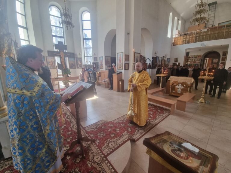 Bučos cerkvėje įvyko pirmosios po išlaisvinimo pamaldos