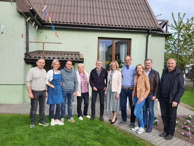 Telšių vyskupijos Caritas sulaukė svečių su labdara iš Vokietijos