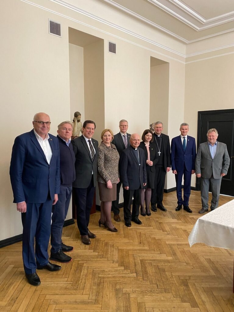 Grupė parlamentarų dalyvavo sinodiniame susitikime Kaune
