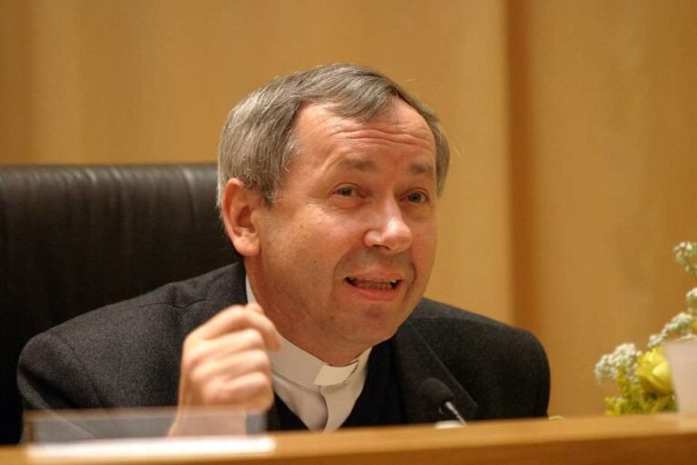 Dėl klusnumo įžado laužymo M. Rupnikas pašalintas iš jėzuitų