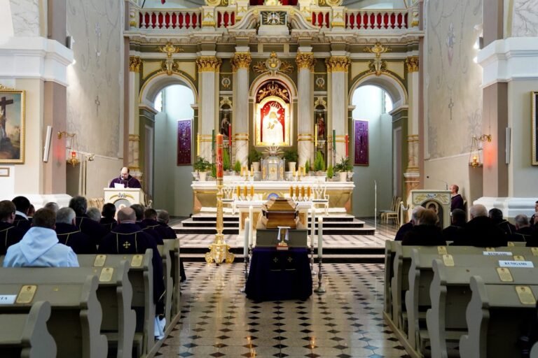 Žemaičių Kalvarijoje palaidotas Telšių vyskupas emeritas Jonas Boruta SJ