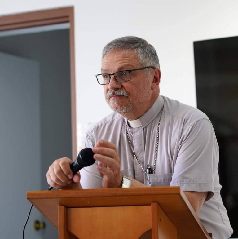 Kun. Valdas Aušra. Lūžyje atsiranda vietos ir galimybių gimti kažkam, kas kokybiškai kita