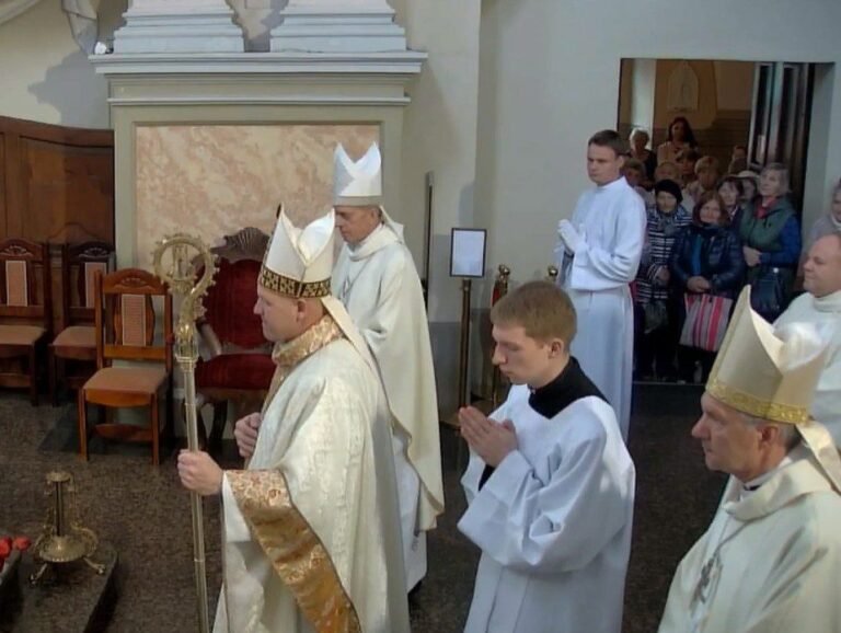 Šiluvoje melstasi už taiką