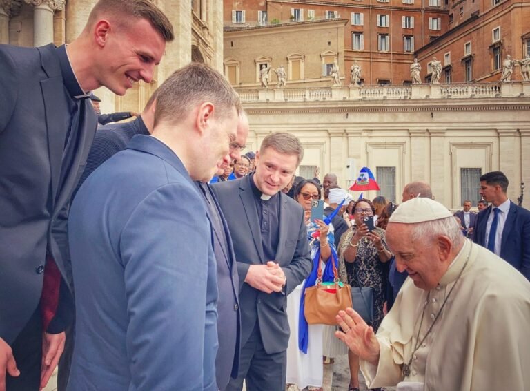 Būsimieji diakonai iš Lietuvos gavo Šv. Tėvo palaiminimą