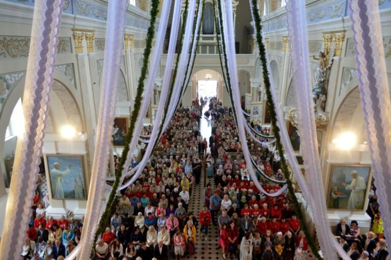 Žemaičių Kalvarijoje prasidėjo Didieji atlaidai – malonės metas
