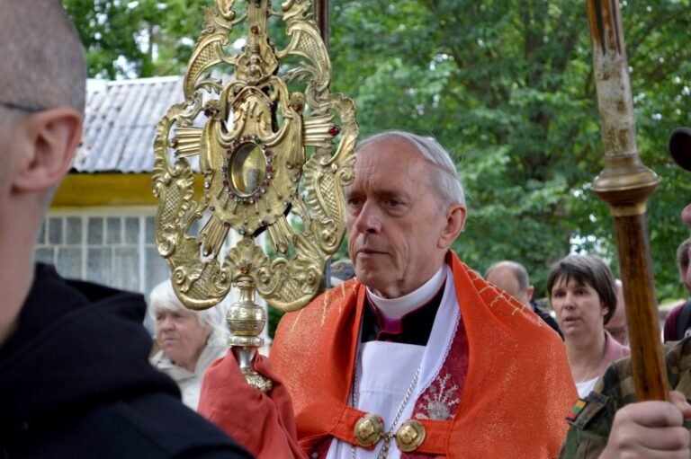 Šiaulių vyskupas E. Bartulis: krikščionybė nėra darbas puse etato