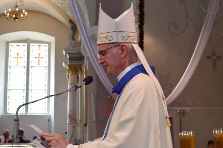 Žemaičių Kalvarijos atlaiduose apaštalinis nuncijus perspėjo apie plintančias naujas ideologijas, priešingas krikščionybei
