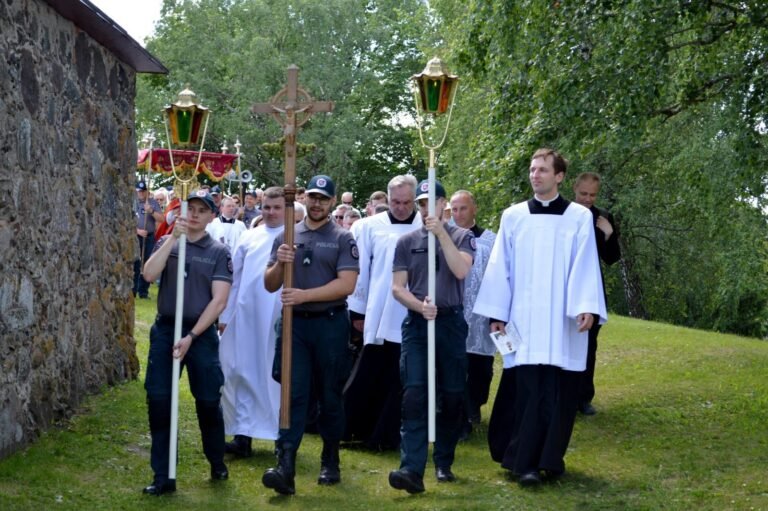 Žemaičių Kalvarijoje melstasi už policijos pareigūnus