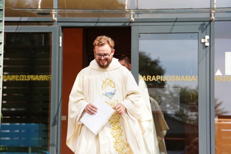 Telšių vyskupas suspendavo kunigą, atliko naujus paskyrimus