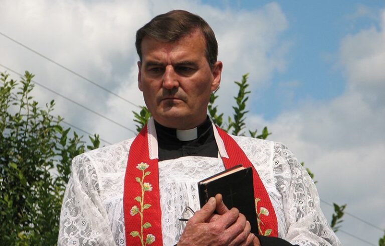 Į amžinybę iškeliavo kunigas Povilas Klezys