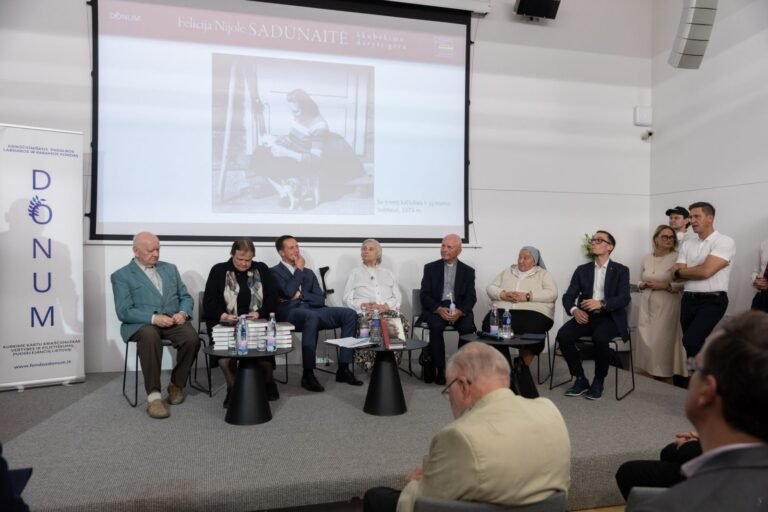 Sausakimšoje nacionalinės M. Mažvydo bibliotekos salėje pristatyta s. Nijolės Sadūnaitės knyga