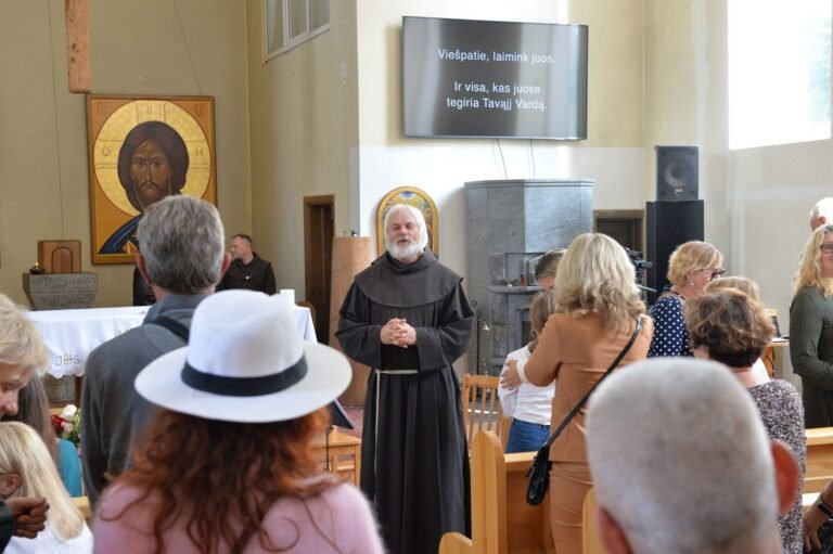 Pakutuvėnų bendruomenė atšventė savo bažnyčios 80 m. jubiliejų