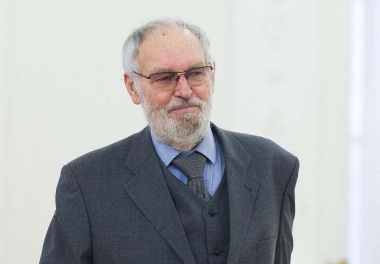Mirė aktorius Regimantas Adomaitis, valstybės vadovai reiškia užuojautą
