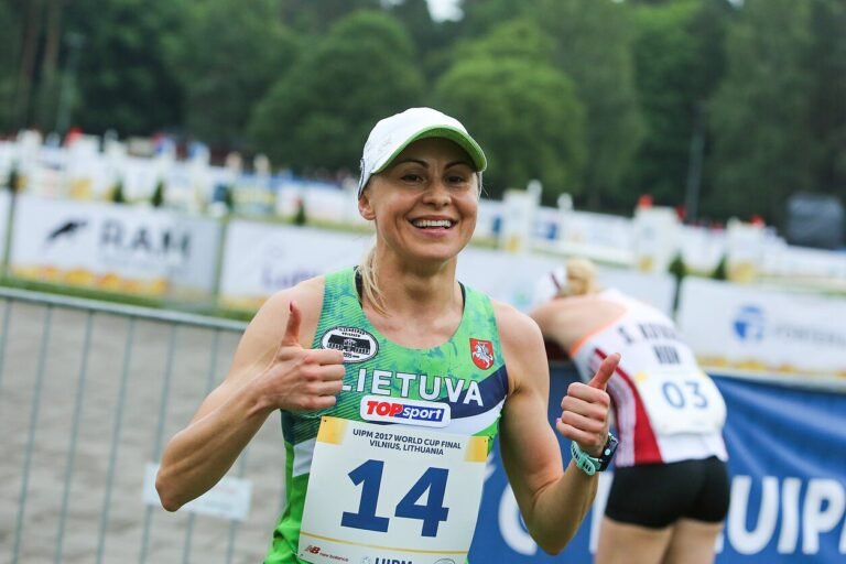 Šalies vadovai sveikina L. Asadauskaitę – Zadneprovskienę iškovojus olimpinį sidabro medalį