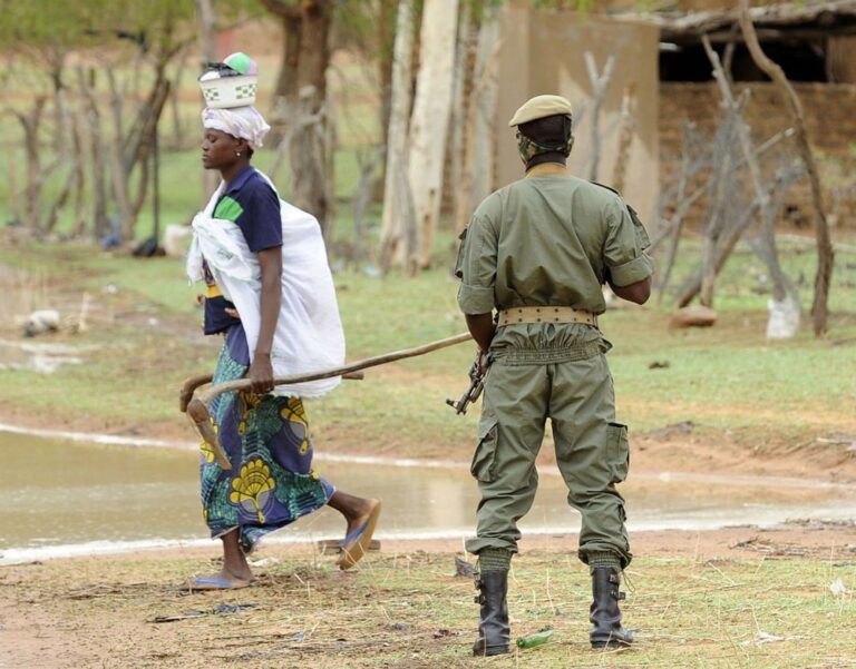 Islamo ekstremistai Burkina Fase per pamaldas nužudė 26 vyrus