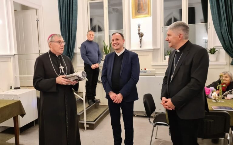 Danijos lietuvius aplankė arkivyskupas Lionginas Virbalas SJ