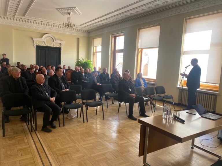 Kaune pristatyta 2023 m. finansinė ir sielovadinė arkivyskupijos apžvalga