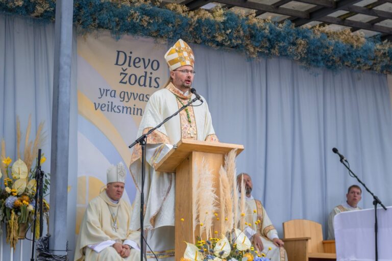 Apaštalinis nuncijus arkivyskupas Visvaldas Kulbokas Šiluvoje: su Jėzumi nėra ko bijoti