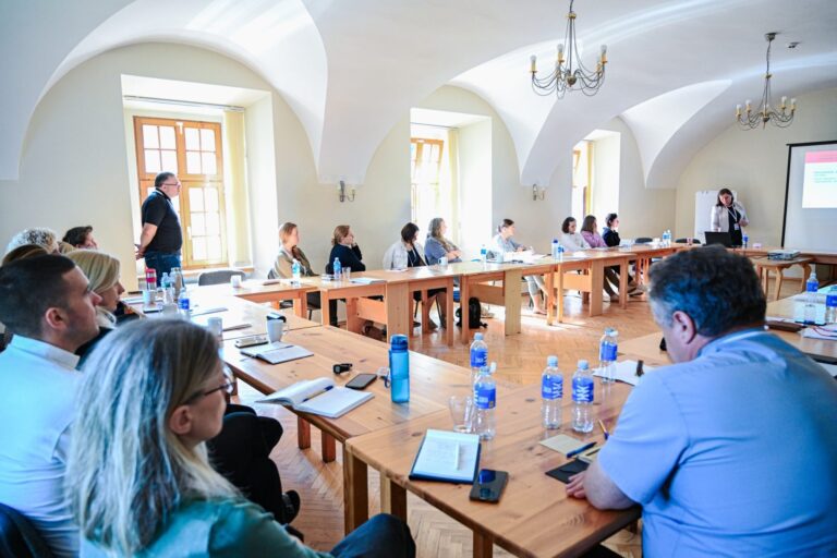 Vilniaus arkivyskupija rengia mokymus apie saugią aplinką nepilnamečiams ir pažeidžiamiems asmenims