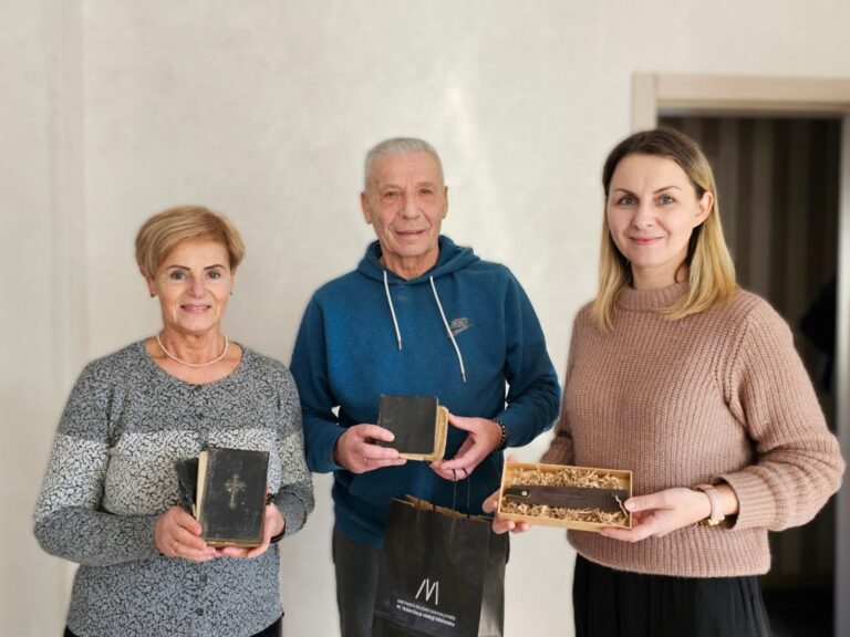 Kretingos bibliotekai padovanota reta vyskupo Motiejaus Valančiaus knyga