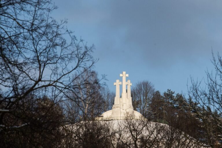 Vėl skelbiamas konkursas Trijų Kryžių kalno sutvarkymui
