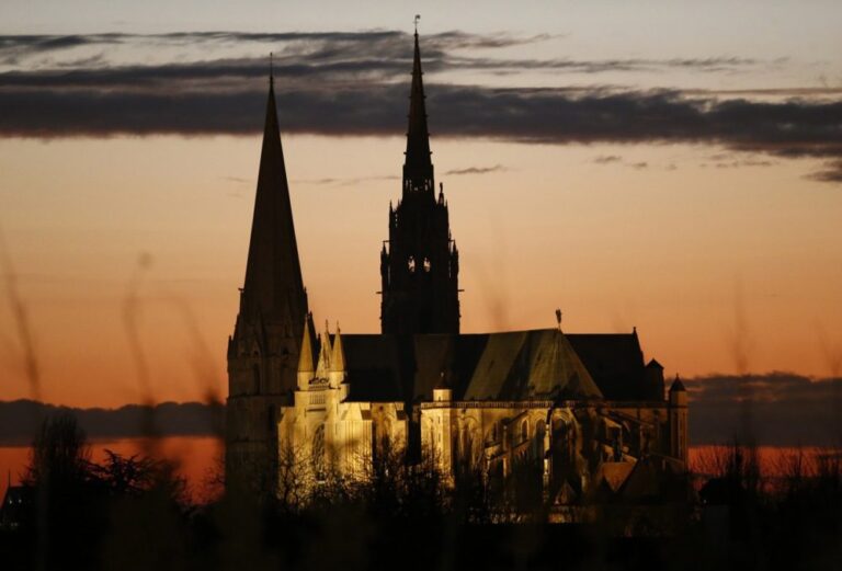 Rekordinis tikinčiujų skaičius dalyvavo tradicionalistų piligriminėje kelionėje iš Paryžiaus į Šartrą