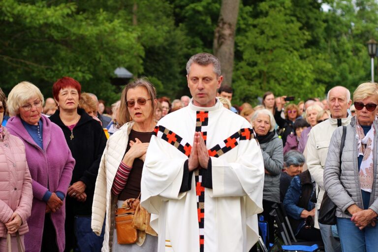 Kunigas Ričardas Doveika Paberžėje: ši karta taip pat yra milžinų karta