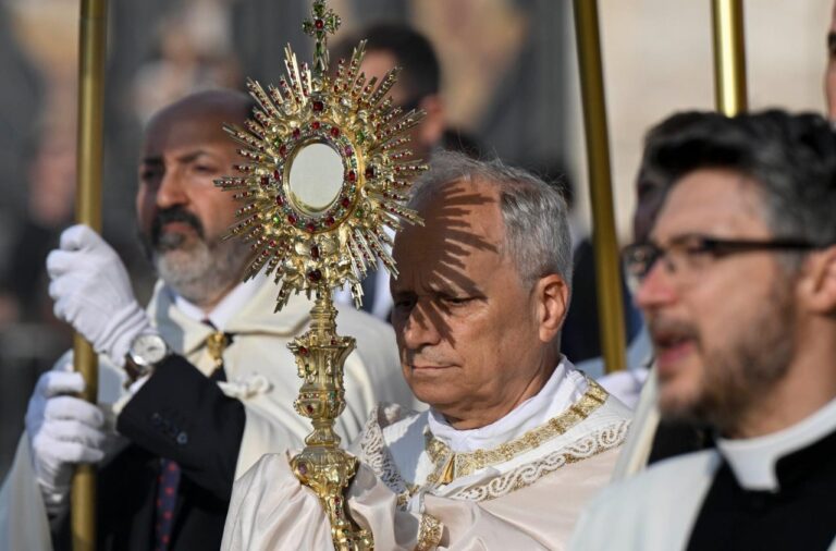 Popiežius vadovavo Devintinių procesijai Romos gatvėmis