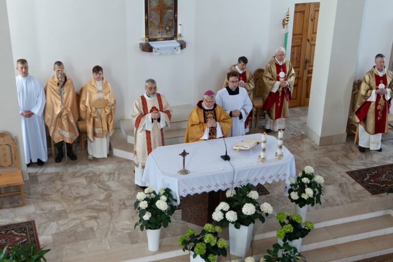 Kryžių koplyčioje paminėta šv. Petro ir Pauliaus iškilmė bei 25-osios pašventinimo metinės