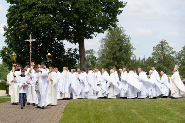 Telšių vyskupas atliko kunigų paskyrimus