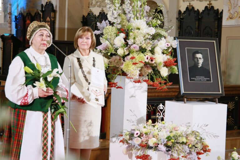Dievo Tarnui kun. Alfonsui Lipniūnui suteiktas Panevėžio miesto garbės piliečio vardas