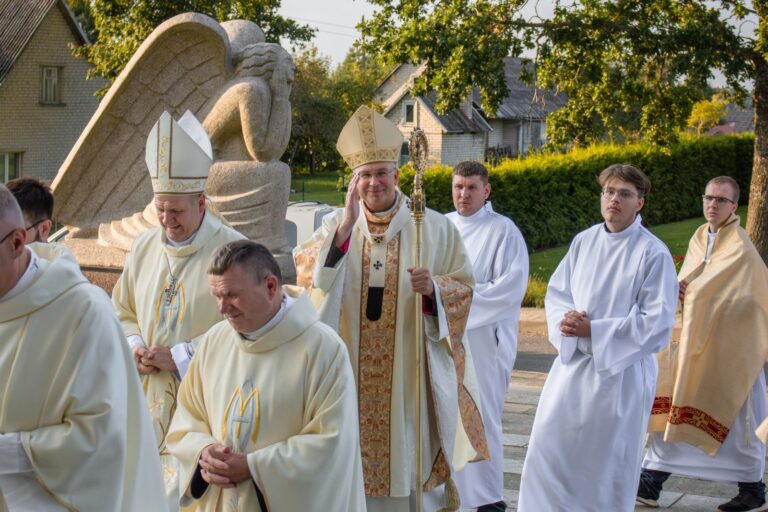 Prasideda Didieji Švč. Mergelės Marijos Gimimo atlaidai