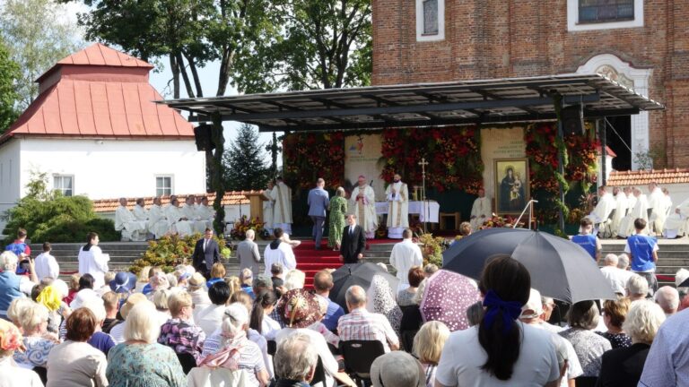 Šiluvoje – Padėkos už žemės ir darbo vaisius diena