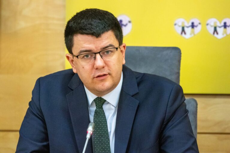 Seimo narys Vytautas Sinica siūlo Laikinosios vyriausybės pareiškimą dėl nepriklausomybės pripažinti teisės aktu