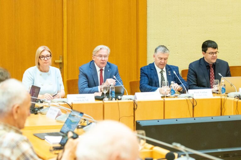 Seime diskutuota, kaip atkurti pasitikėjimą Konstituciniu Teismu