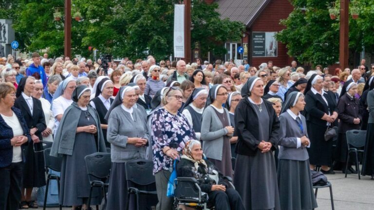 Sielovados ir pasišventimo dieną Šilinėse – gausus pašvęstųjų dalyvavimas